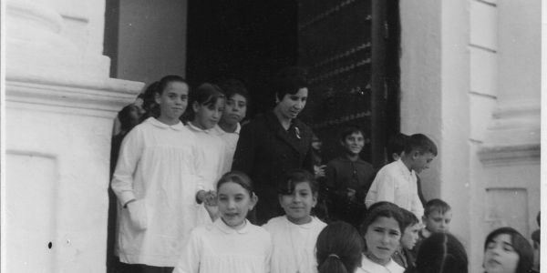 salida-de-nin╠âos-de-la-iglesia