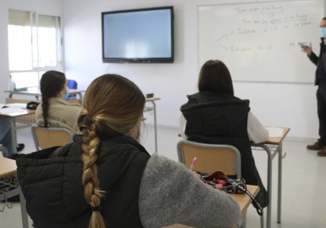 bachillerato-colegio-diocesano-educacion-clase-alumno-profesor-recurso-marzo-2022-web-796x448